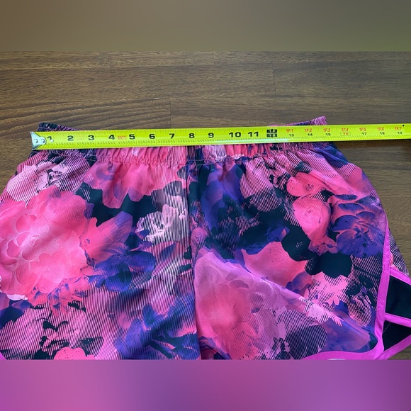 Womens Xersion shorts, size medium. - Picture 2 of 6